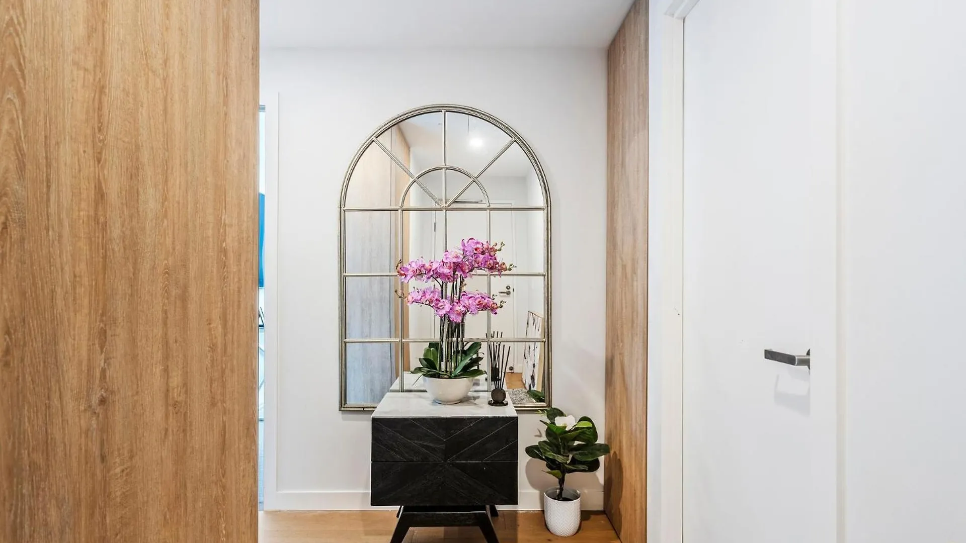 Casino Residences 1 & 2 Bedroom Apartments Gold Coast
